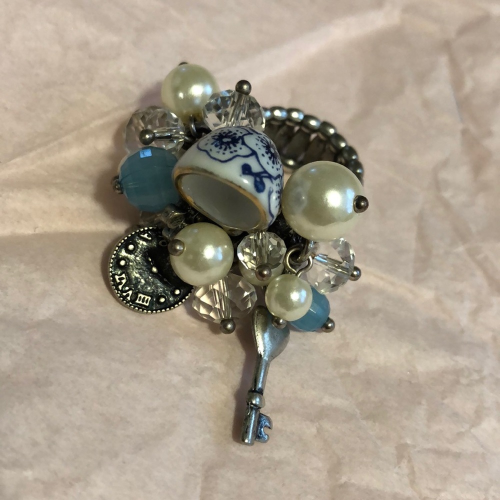 Statement Ring - Picture 2 of 7